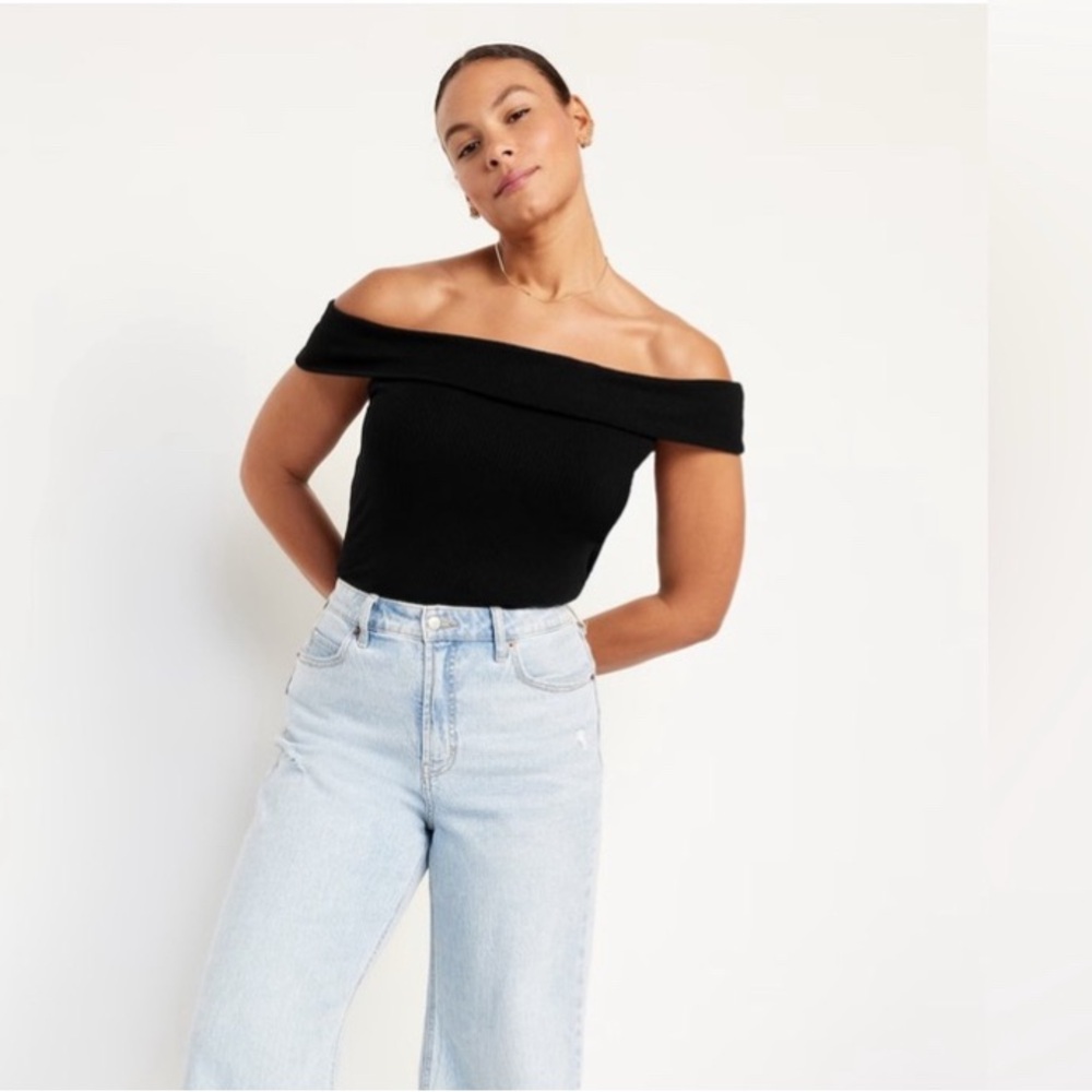 NWT Off-Shoulder Ribbed Top